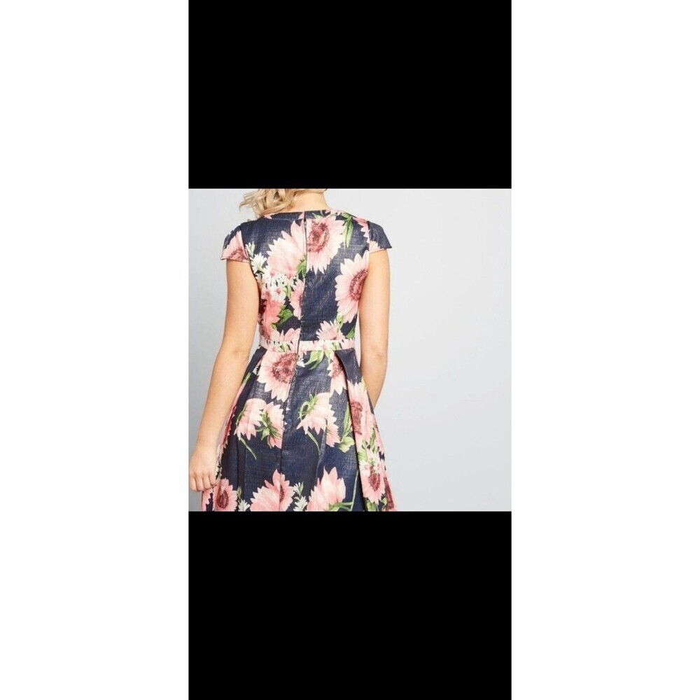 ModCloth Personal Boldness Floral Fit and Flare Dress Womens Size 2 - Picture 2 of 10